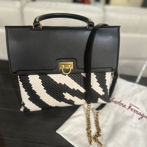 AUTHENTIC Salvatore Ferragamo Trifoluo Top Handle Bag Woven Leather Medium - Picture 8 of 16